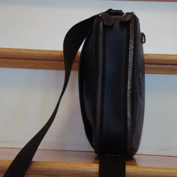 COACH Graham Crossbody Smooth Leather Black Adjustable Strap VERY GOOD CONDTION! - Picture 4 of 10
